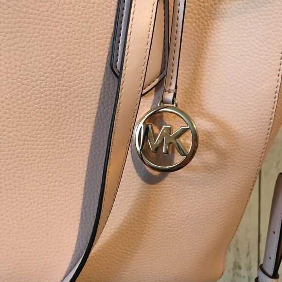 Michael Kors Kimberly Tote in Powder Blush In excellent condition peach / pink - Picture 4 of 16
